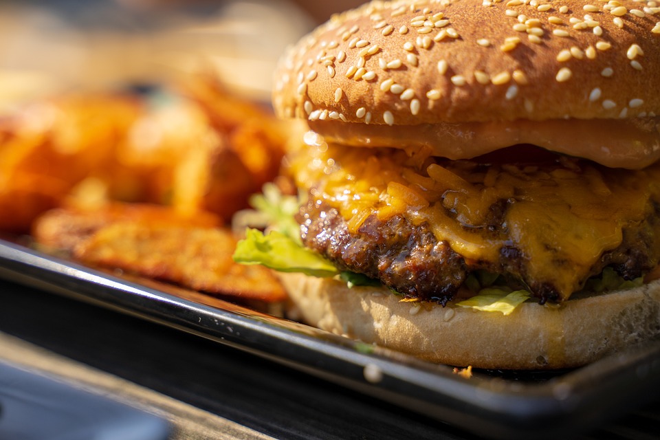 hamburguesa con salsa 